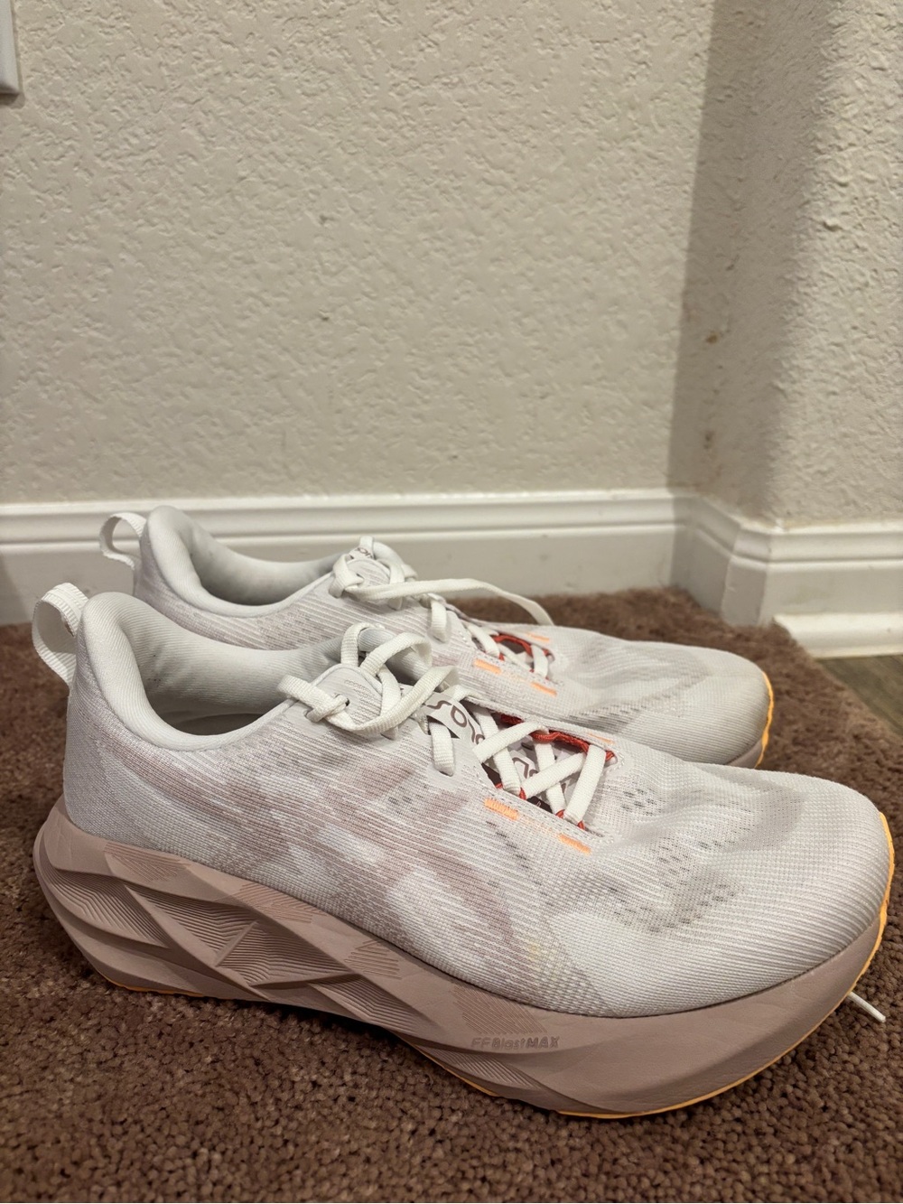 ASICS Novablasts 9.5W